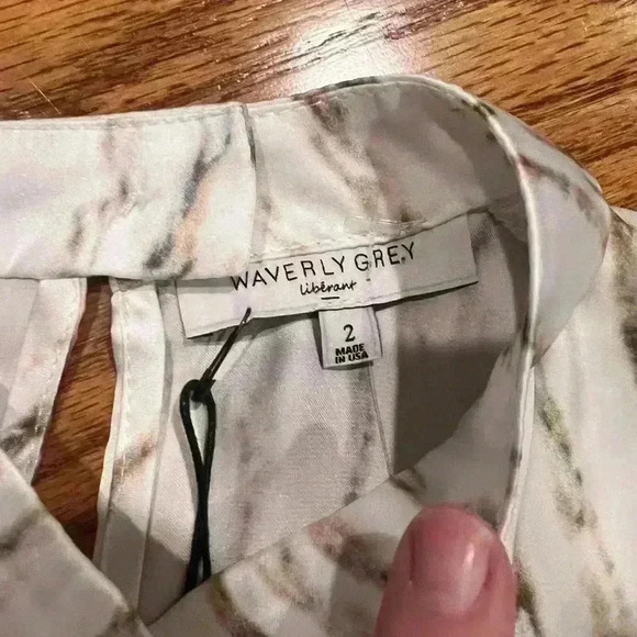 SALE!! Waverly Grey Striped Dress Top Sz 2 Office Going Out Fancy Dressy - Picture 2 of 4